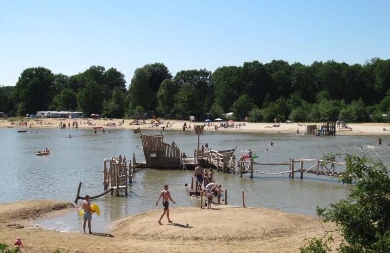 Groer badesee im ferienpark mit schwimmbad holland witterzomer