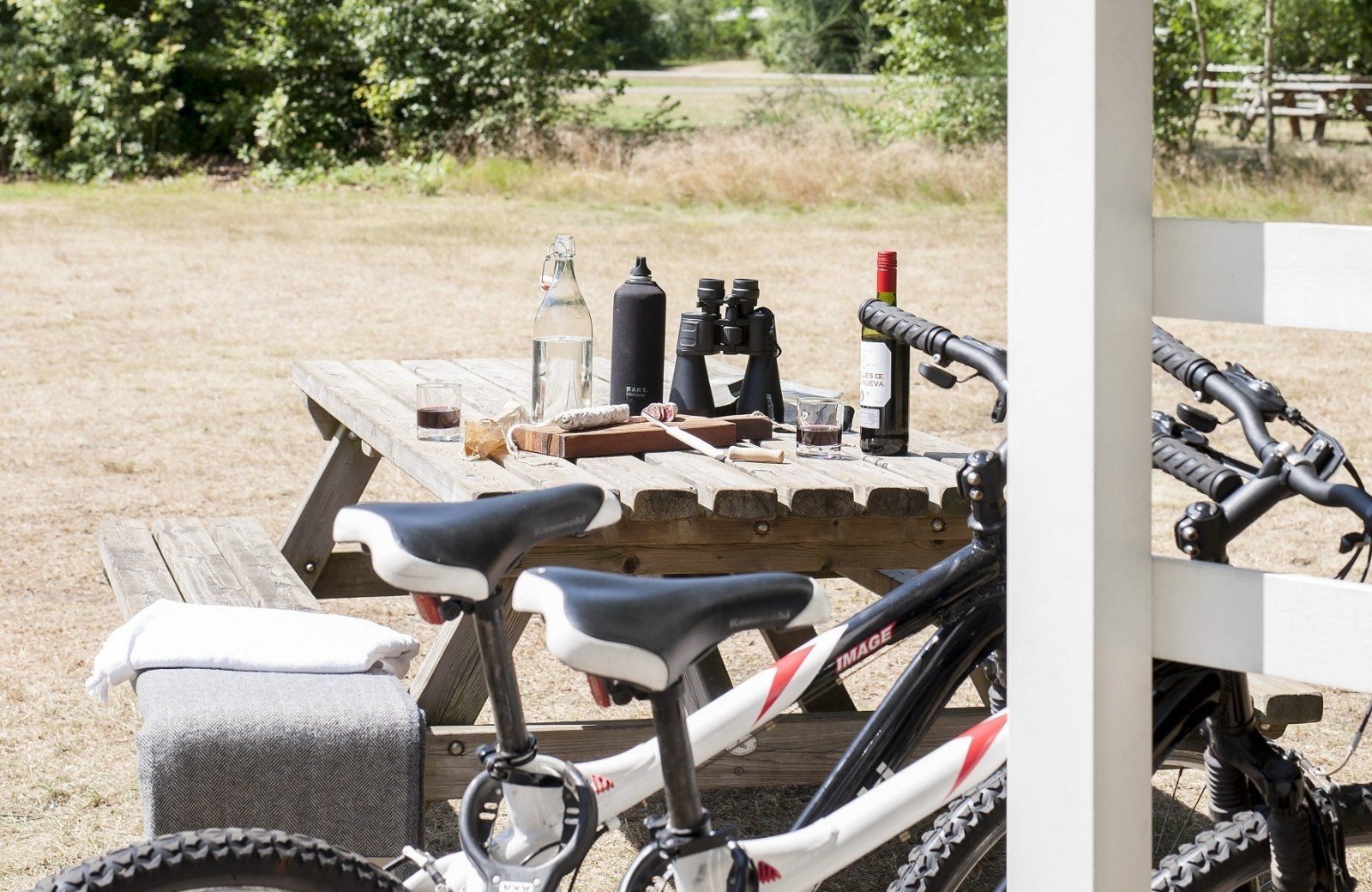 Lodge sfeer buiten beeld liggend