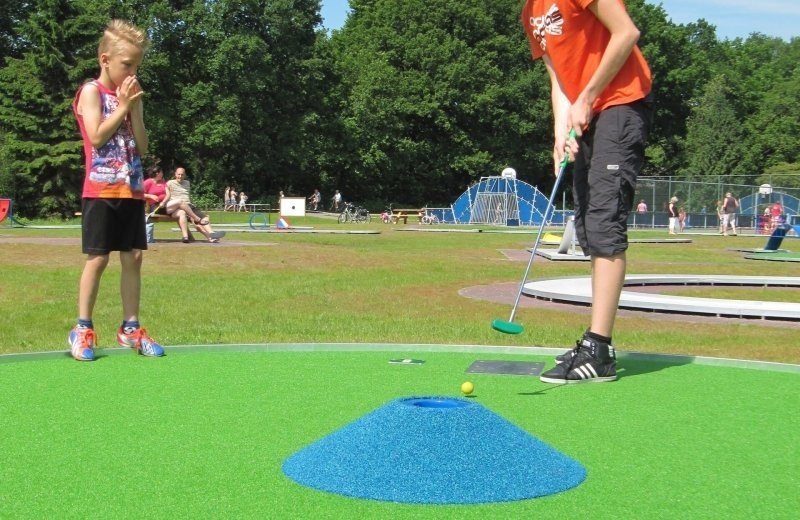 Midget putt 66ead9867cc6b